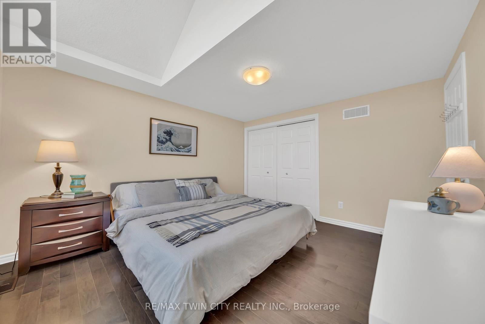 437 ZELLER DRIVE Image 21