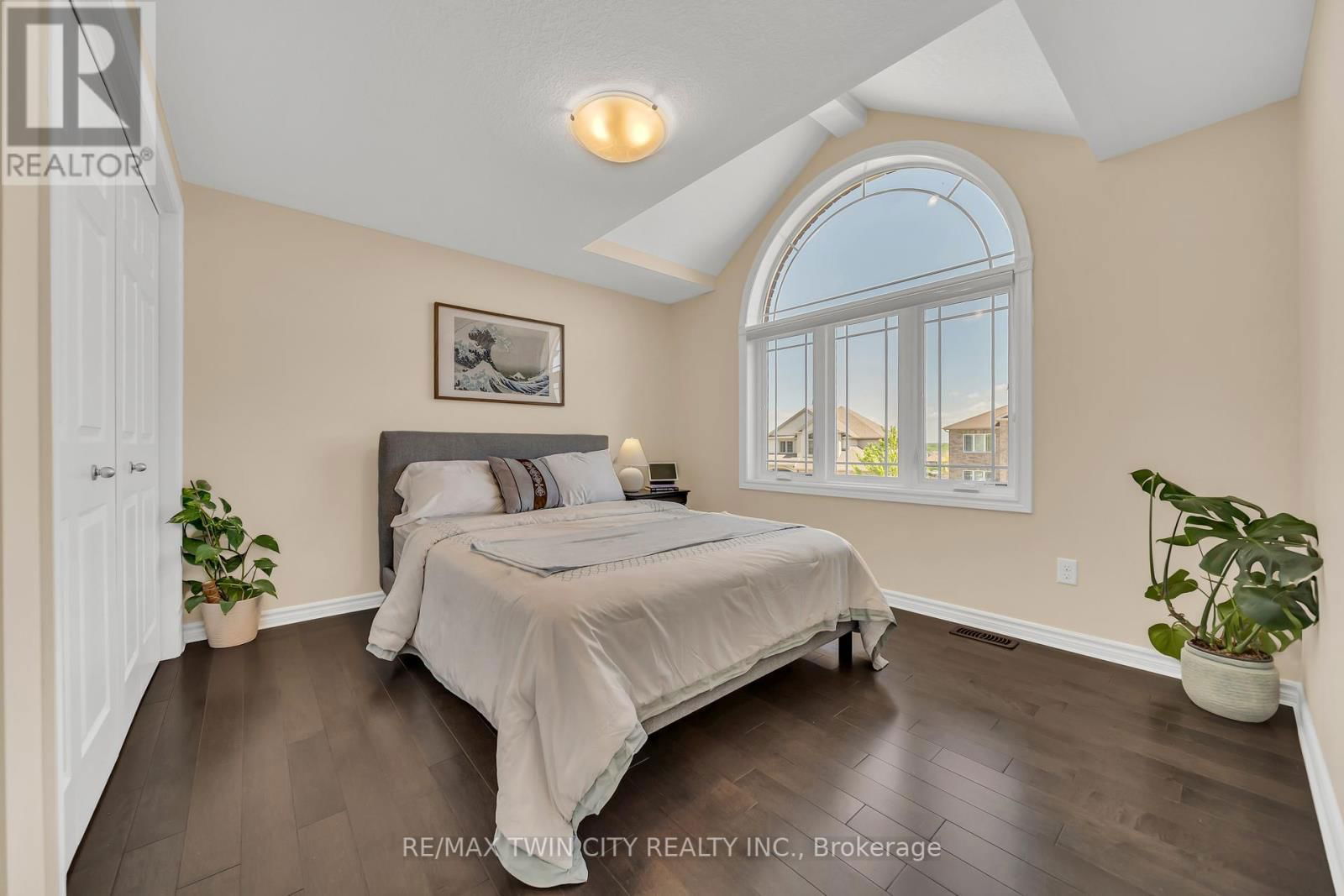 437 ZELLER DRIVE Image 23
