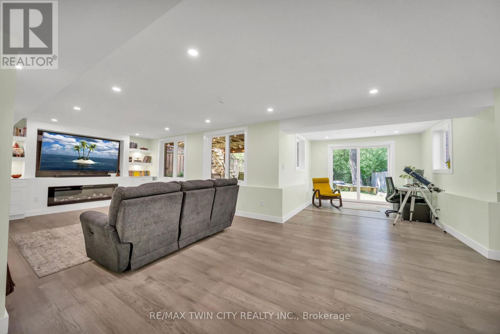 437 ZELLER DRIVE Image 29