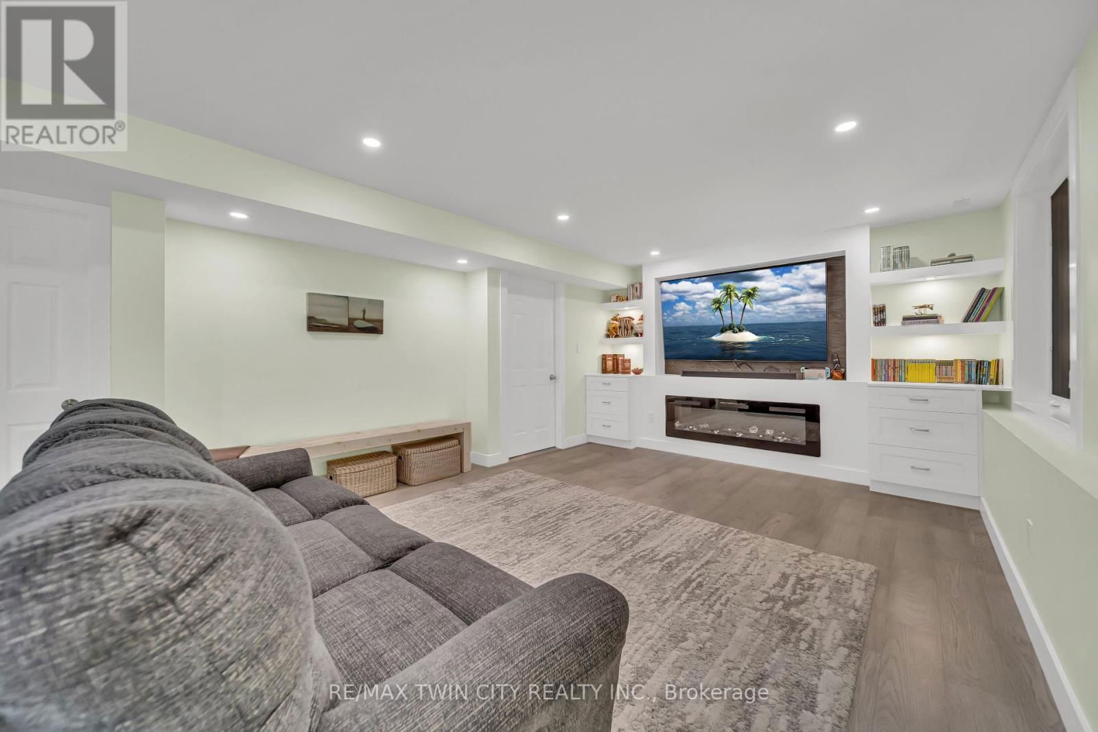 437 ZELLER DRIVE Image 30