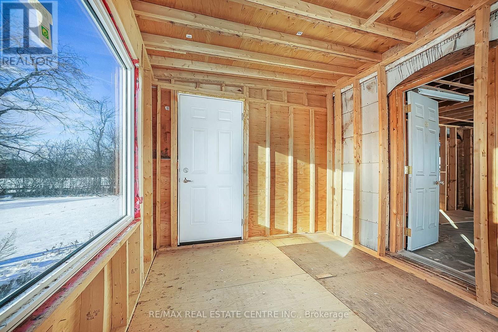 11 MELVILLE ROAD Image 21