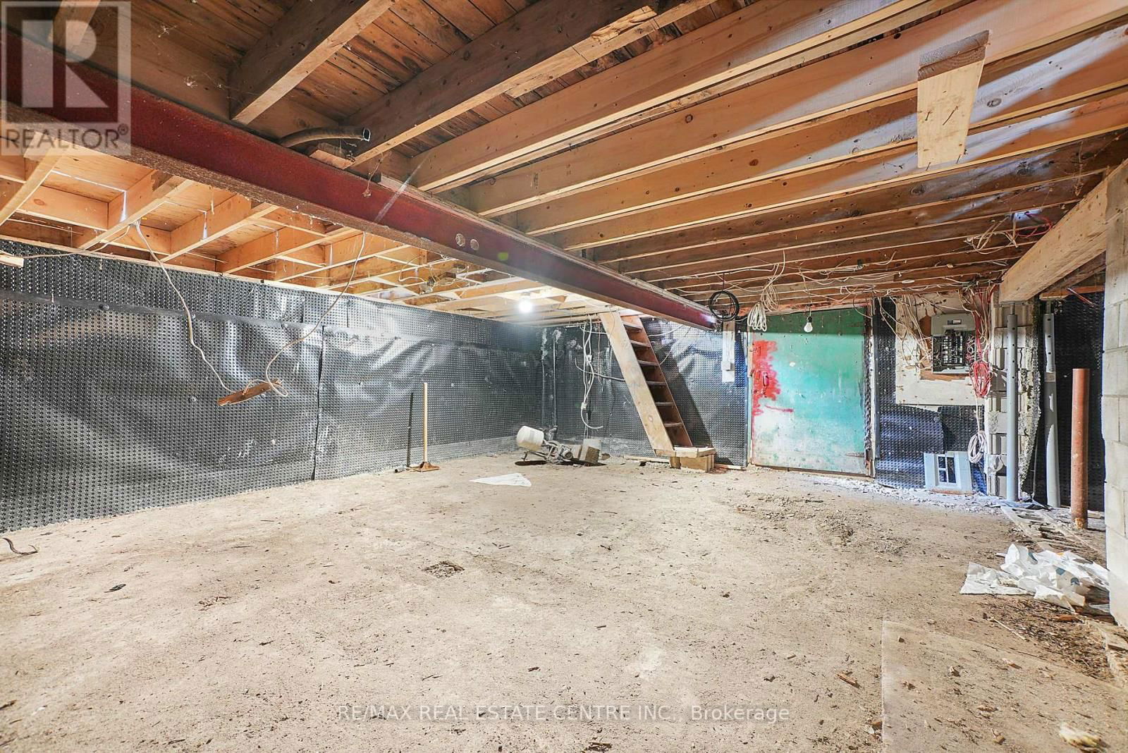 11 MELVILLE ROAD Image 25