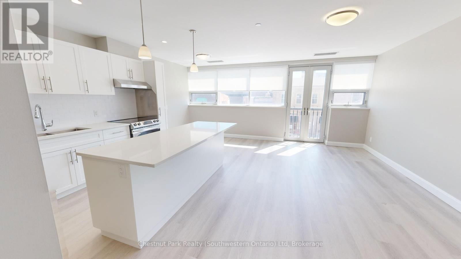 208 - 2 QUEBEC STREET Image 2