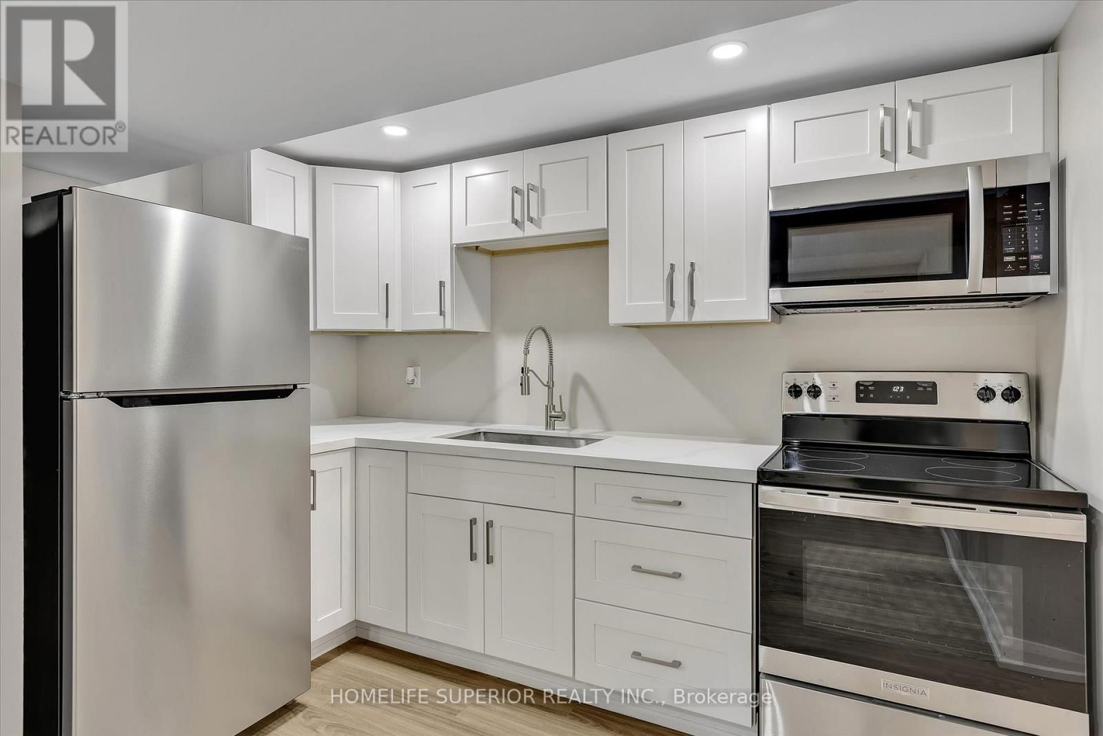 1243 ALBERTUS AVENUE Image 32