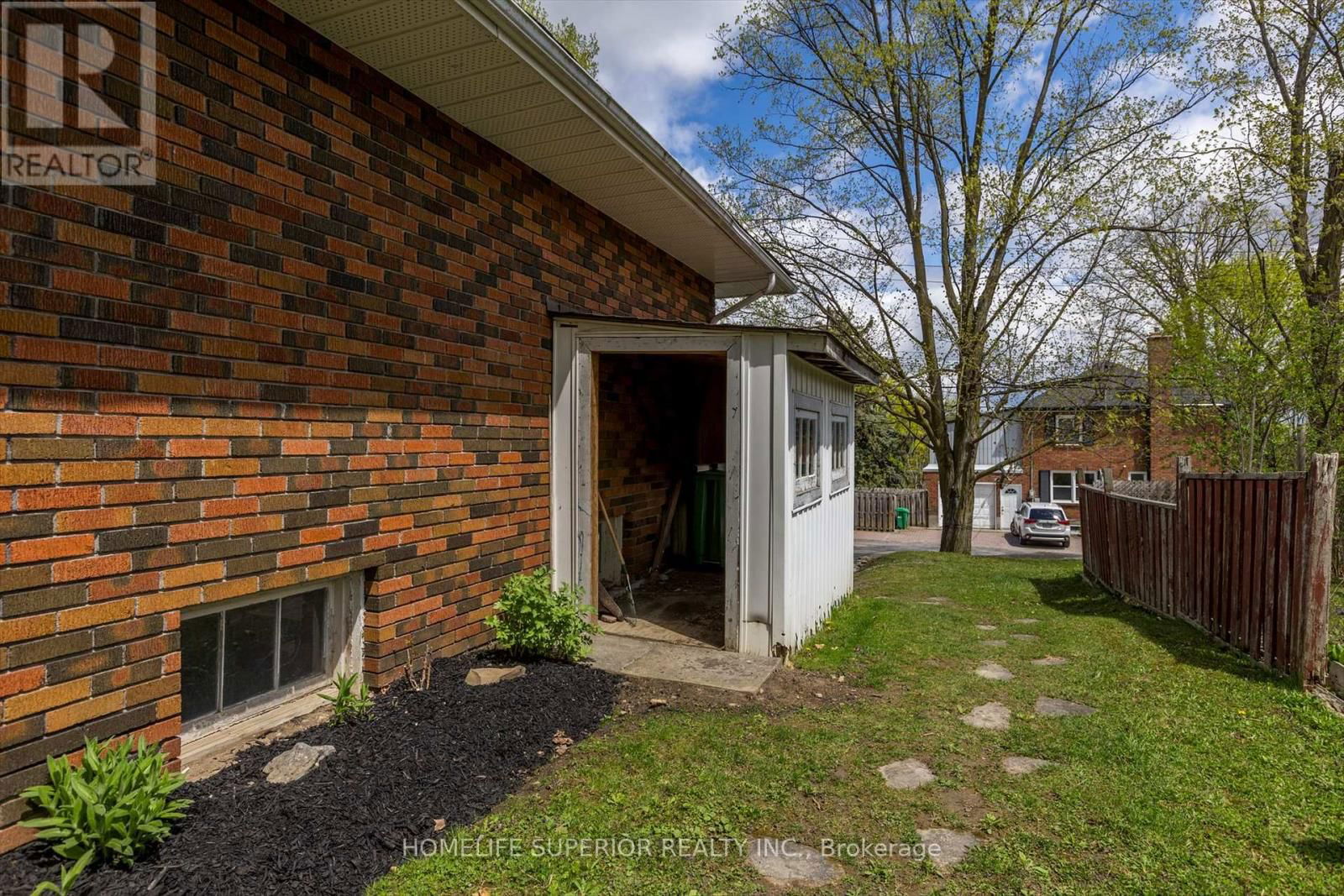 1243 ALBERTUS AVENUE Image 45