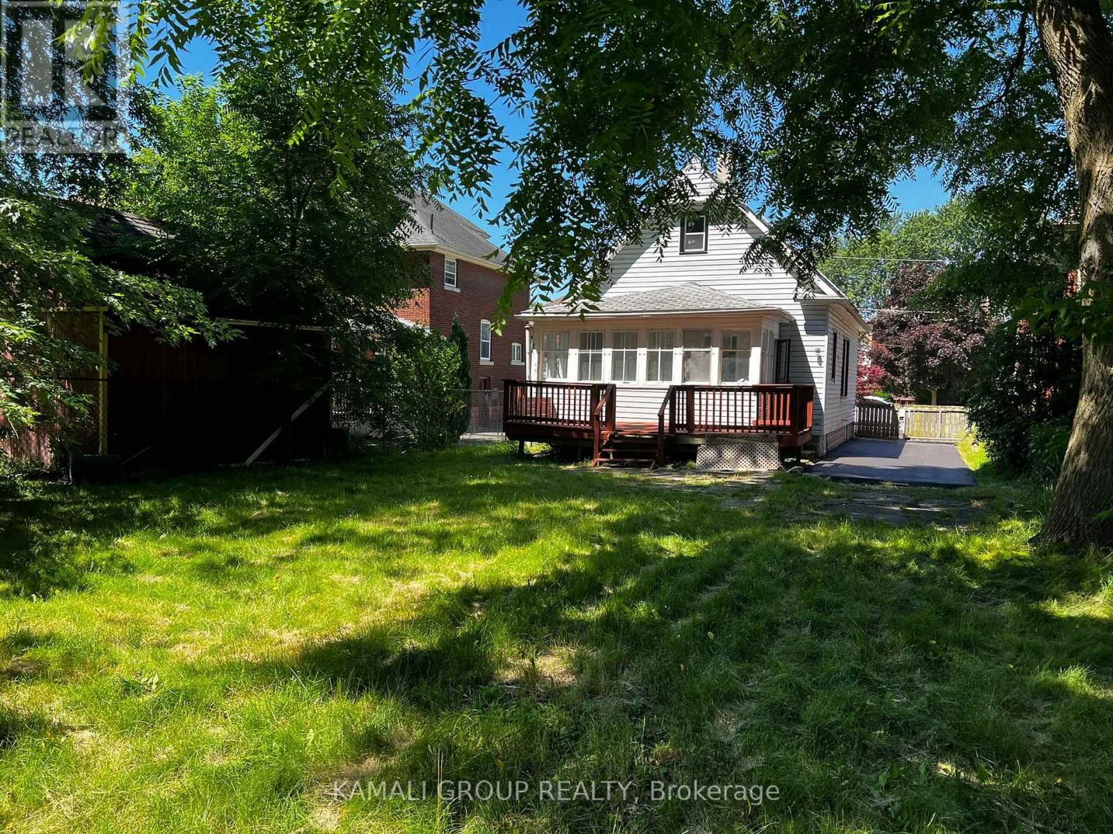 Main - 4554 THIRD AVENUE Image 15