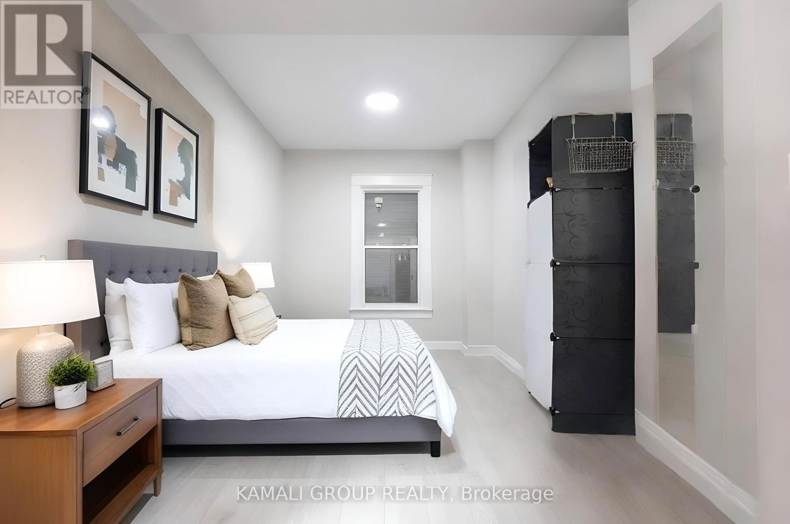 Main - 4554 THIRD AVENUE Image 7