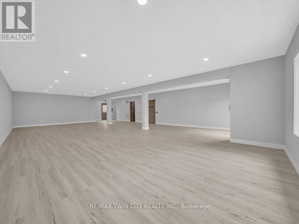 13 BAY STREET Image 10