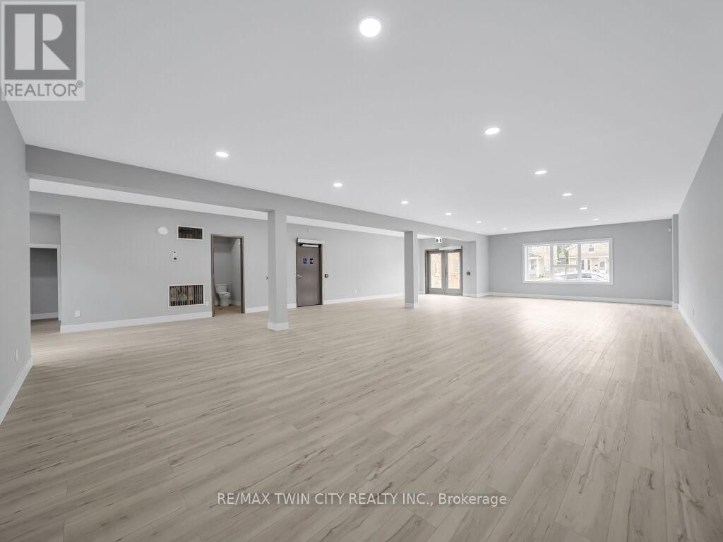 13 BAY STREET Image 11