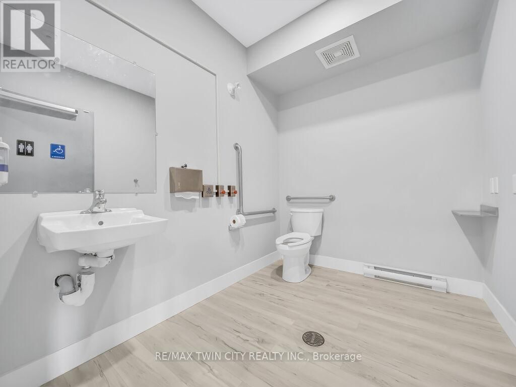 13 BAY STREET Image 14
