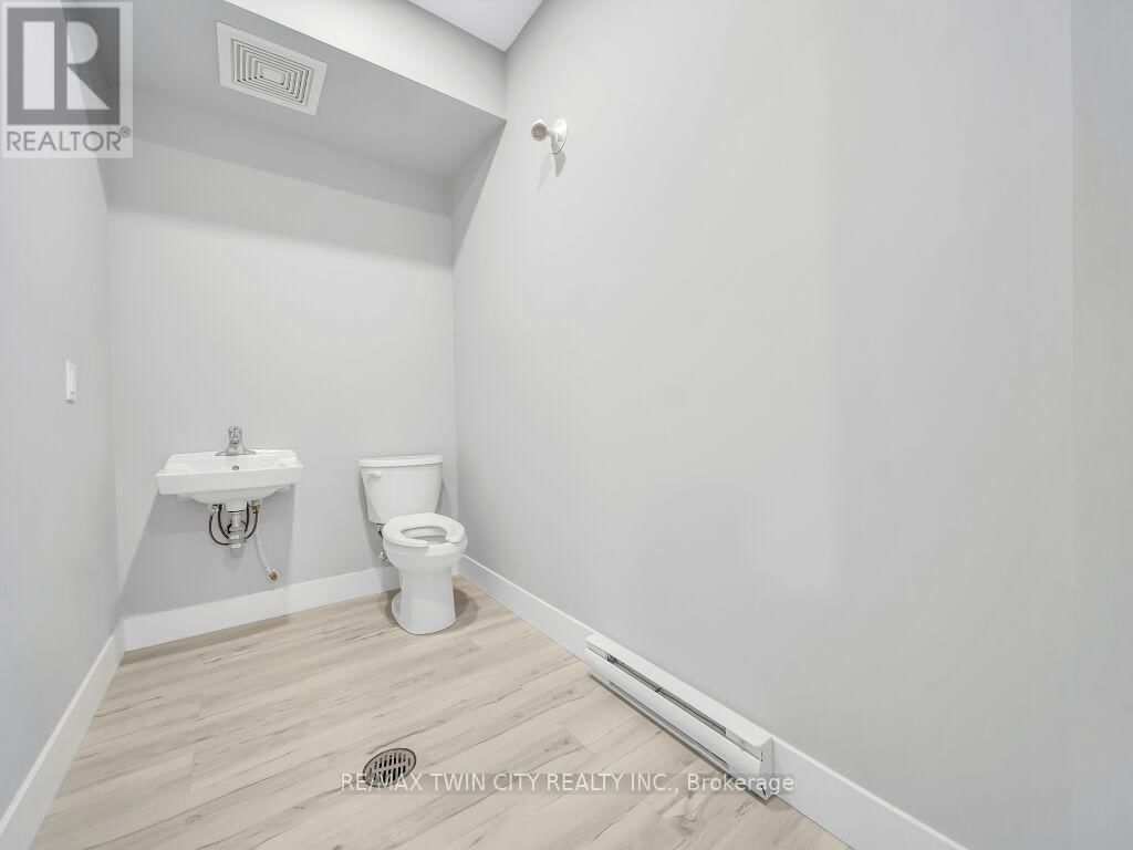 13 BAY STREET Image 15