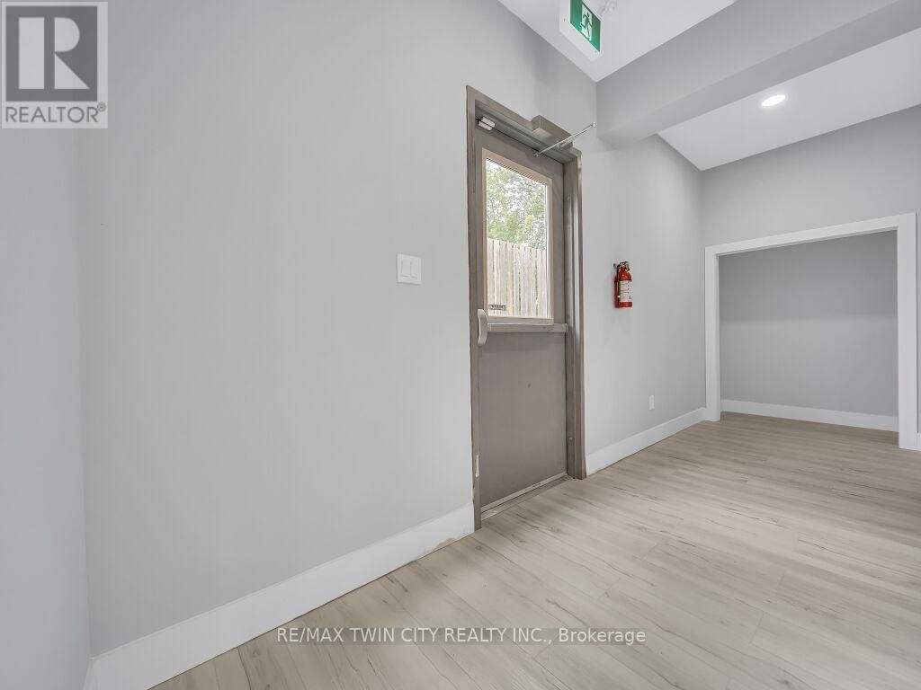 13 BAY STREET Image 16