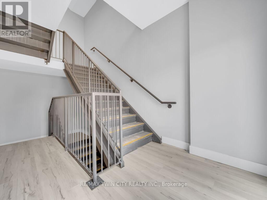 13 BAY STREET Image 18