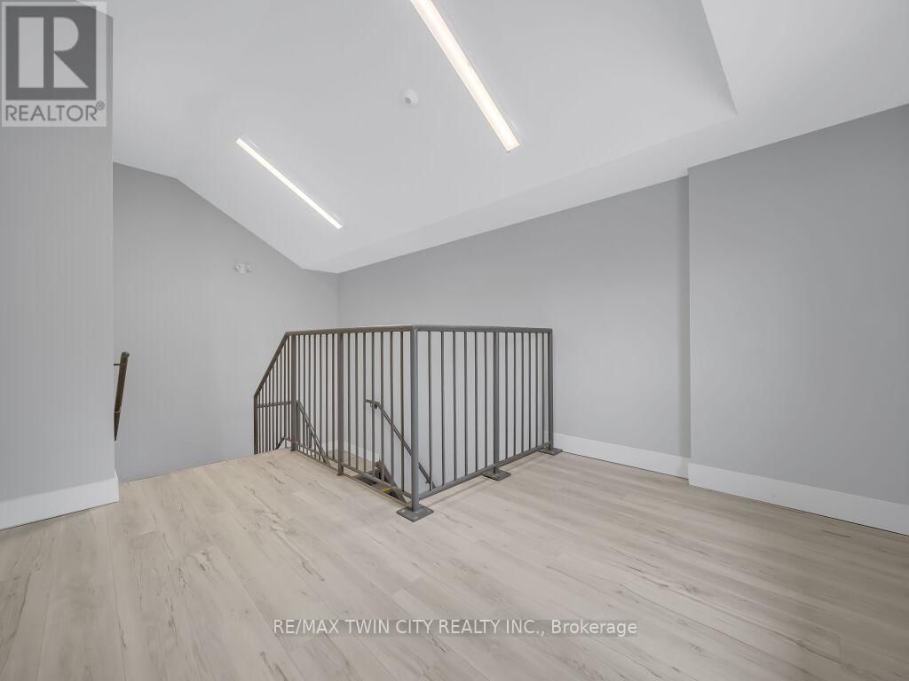 13 BAY STREET Image 19