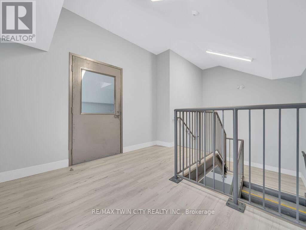 13 BAY STREET Image 20