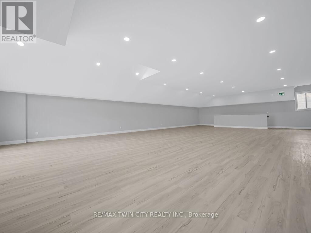 13 BAY STREET Image 21