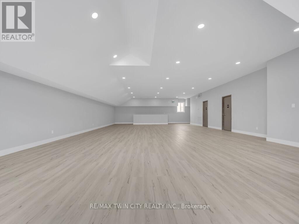 13 BAY STREET Image 22