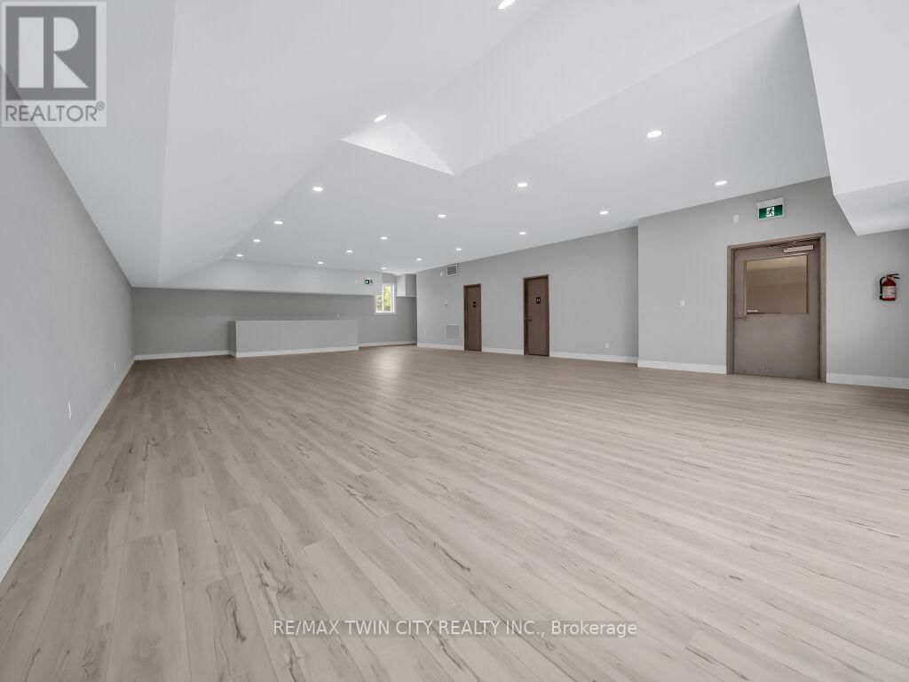 13 BAY STREET Image 23