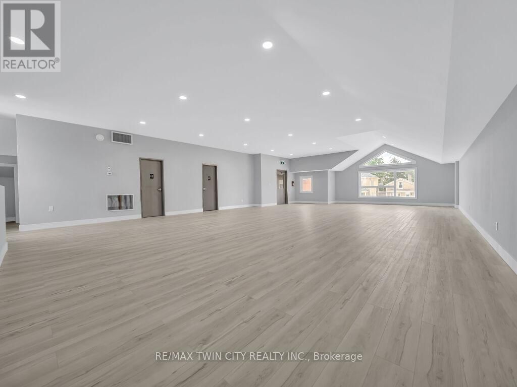 13 BAY STREET Image 24