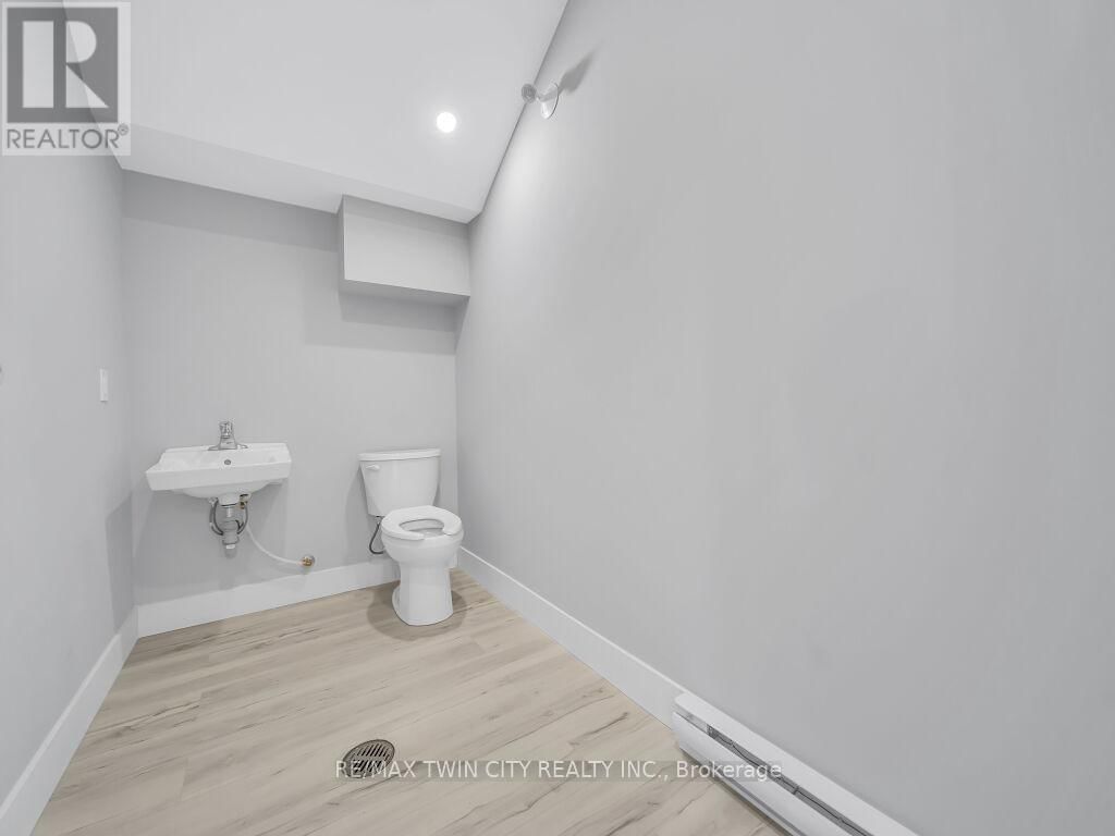 13 BAY STREET Image 26
