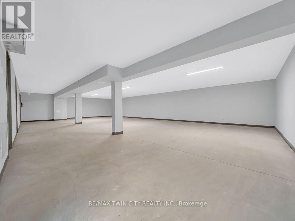 13 BAY STREET Image 35