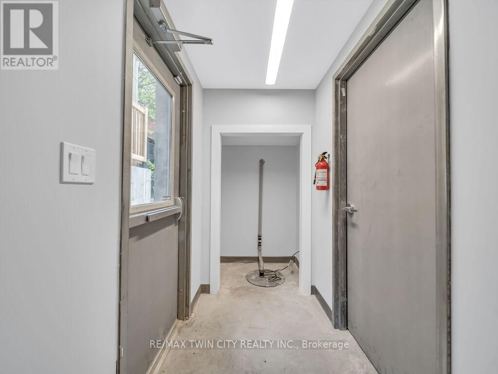 13 BAY STREET Image 36