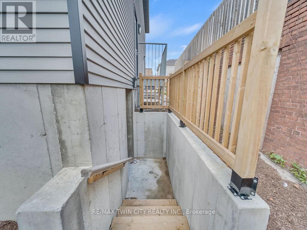 13 BAY STREET Image 37