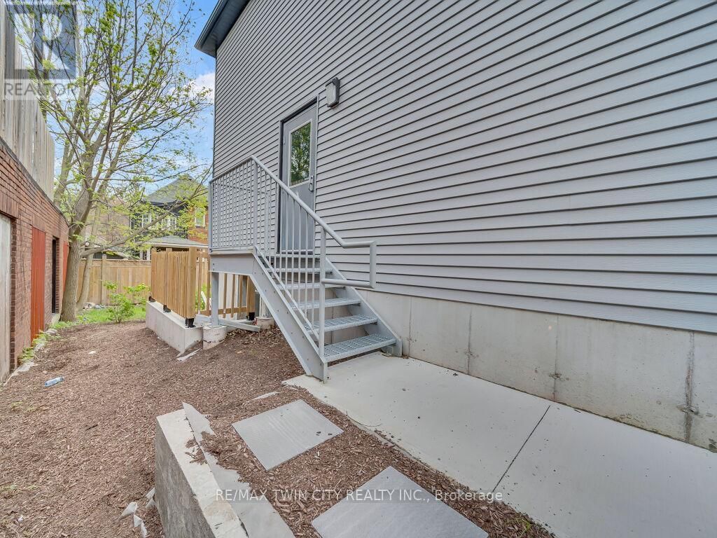 13 BAY STREET Image 39