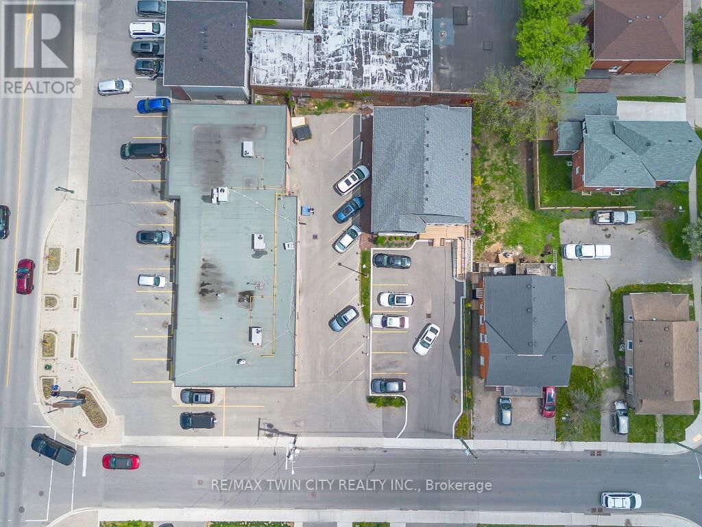 13 BAY STREET Image 4