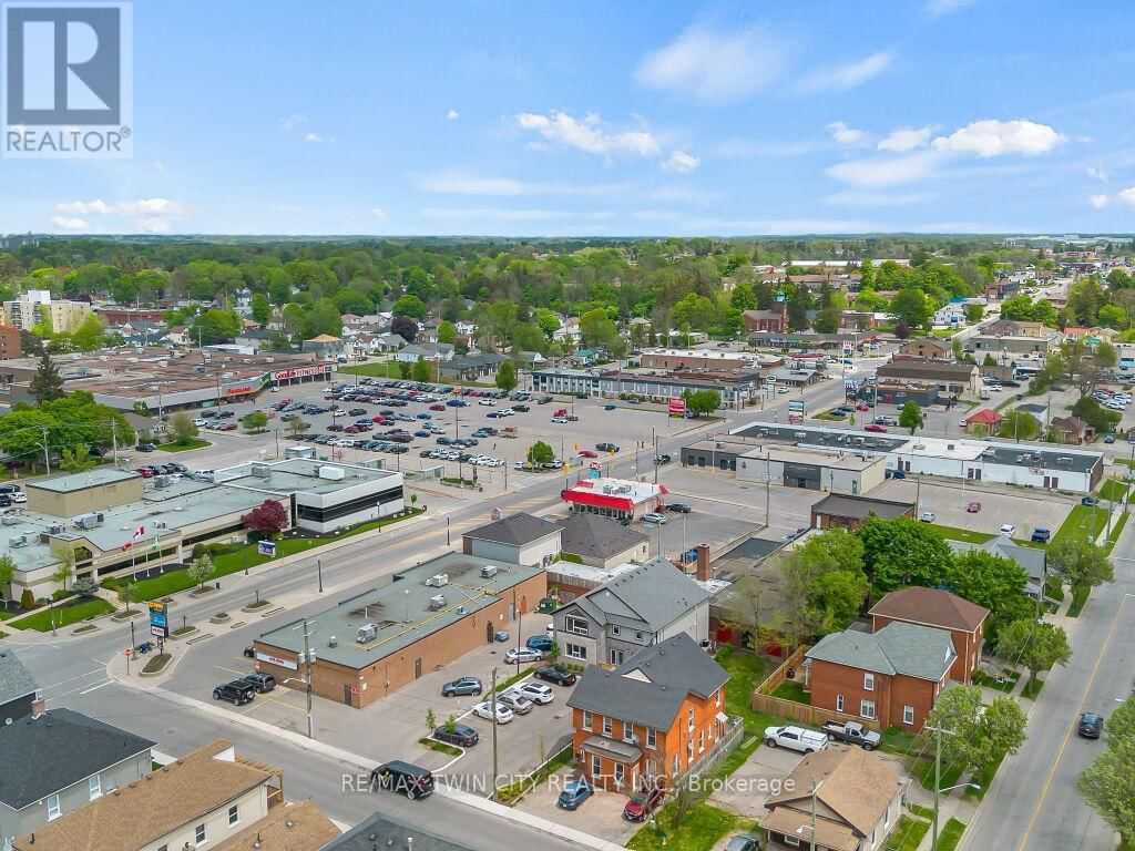13 BAY STREET Image 41