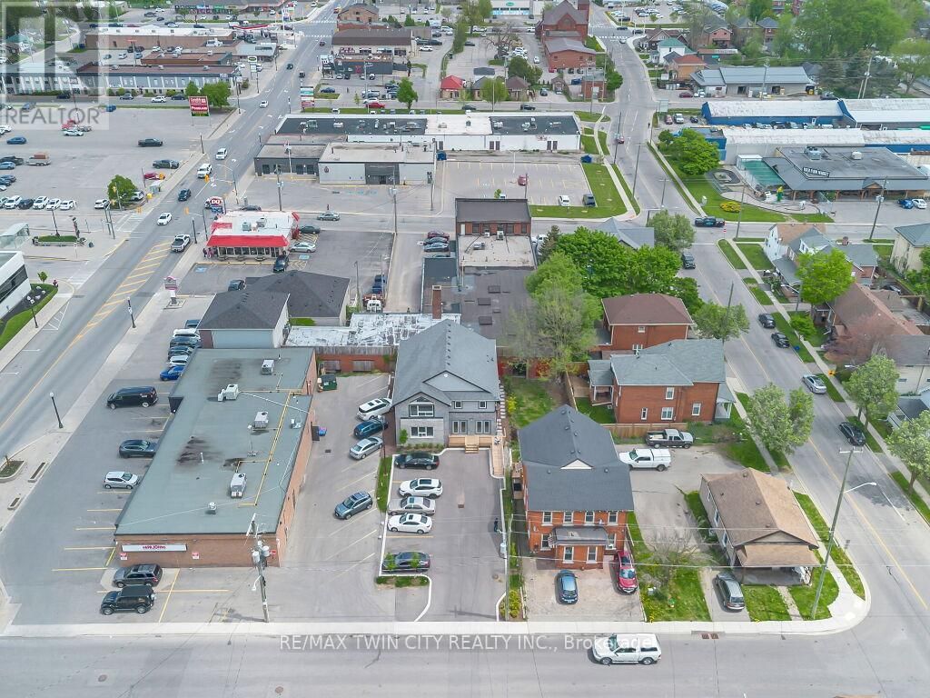 13 BAY STREET Image 47
