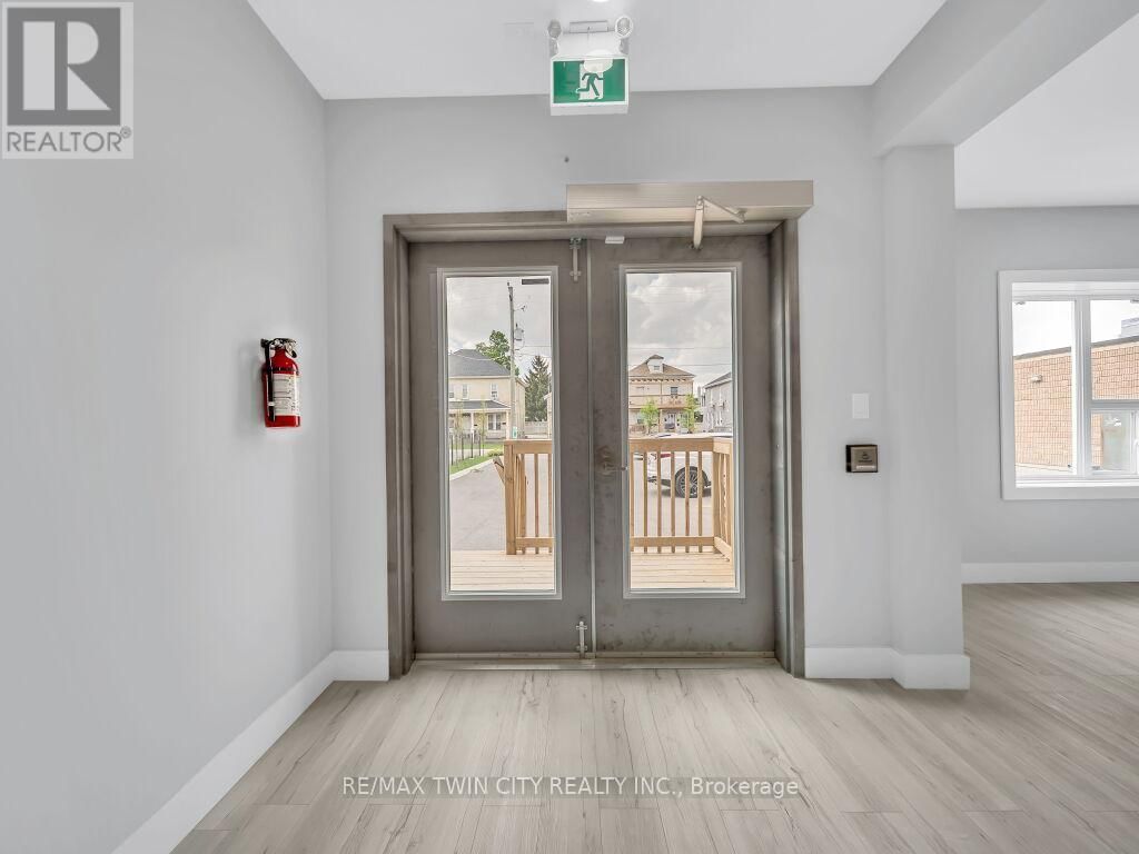 13 BAY STREET Image 8
