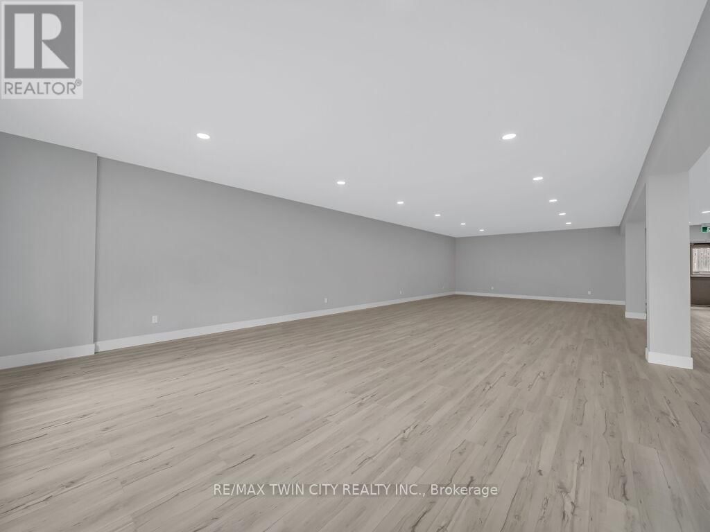 13 BAY STREET Image 9