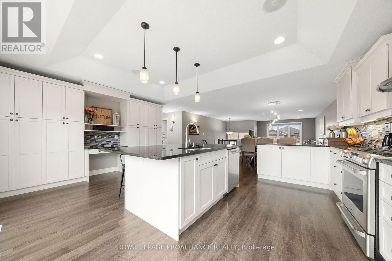 23 FREEDOM CRESCENT Image 10
