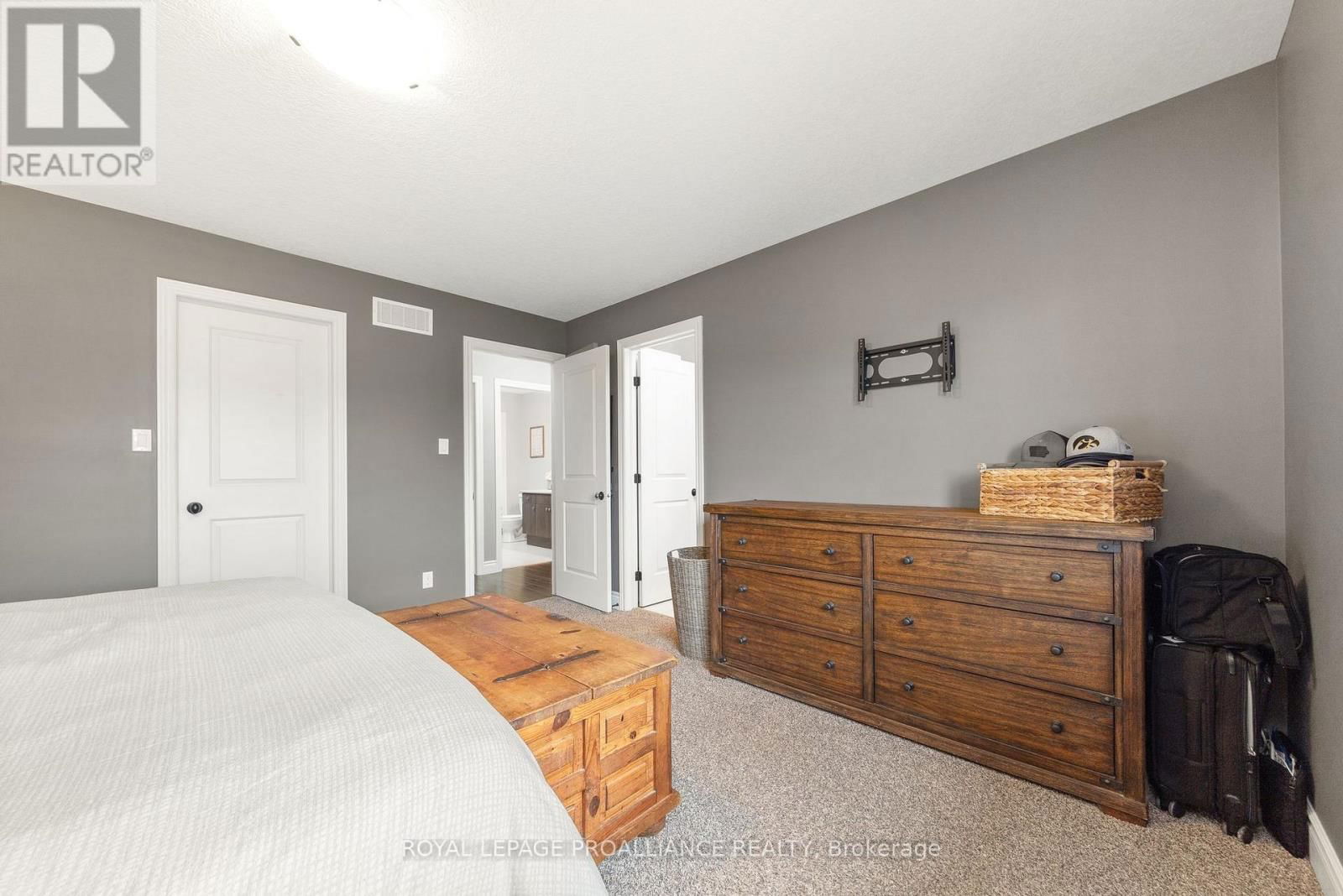 23 FREEDOM CRESCENT Image 17