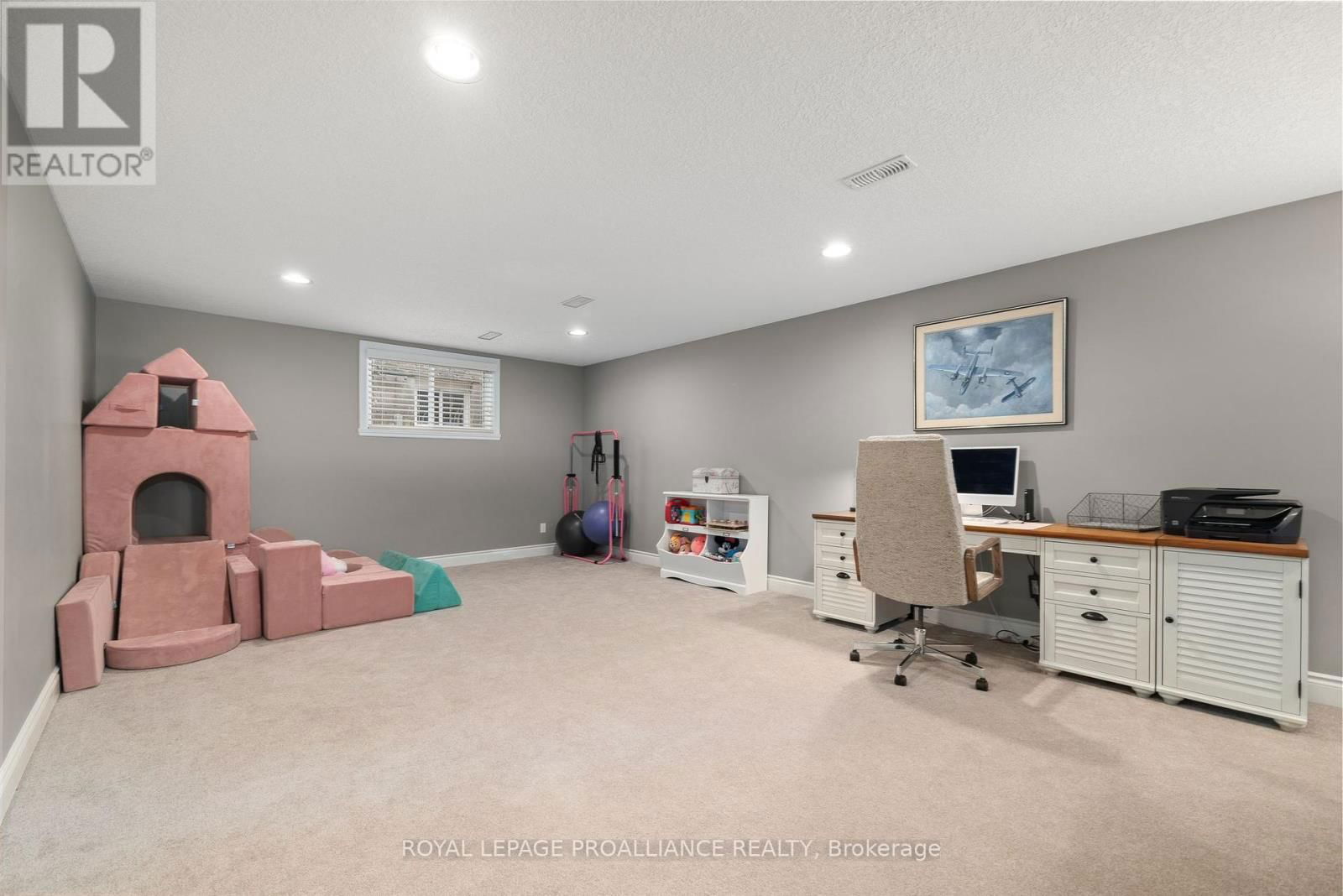 23 FREEDOM CRESCENT Image 23