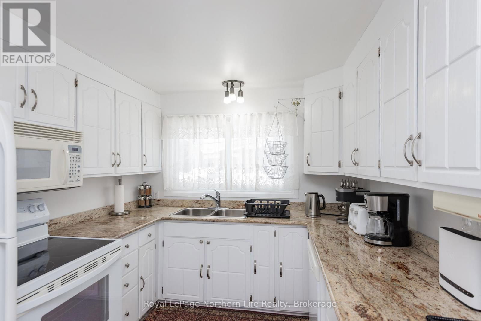 653 LAKESHORE DRIVE Image 13