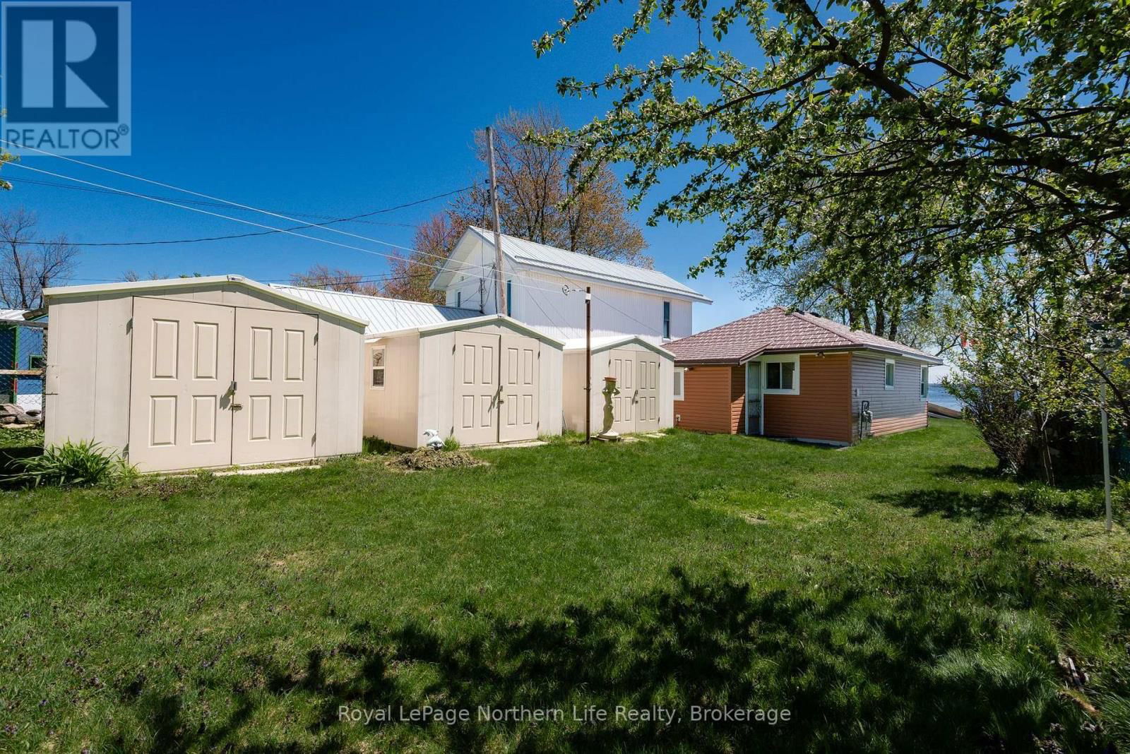 653 LAKESHORE DRIVE Image 32
