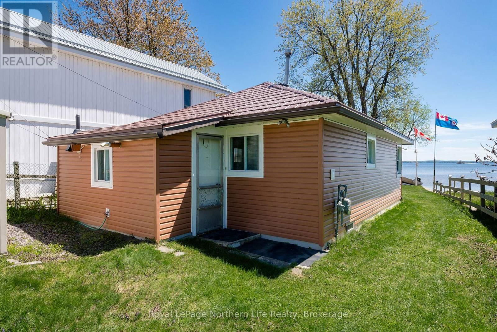 653 LAKESHORE DRIVE Image 33