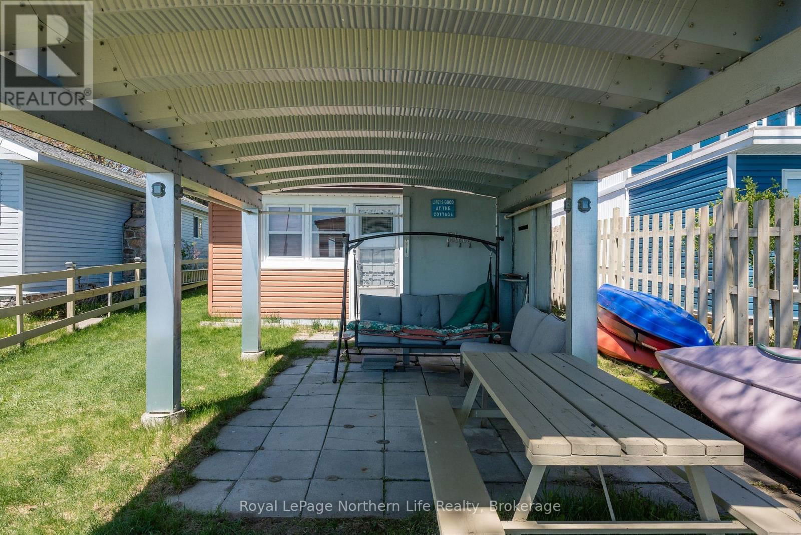 653 LAKESHORE DRIVE Image 44