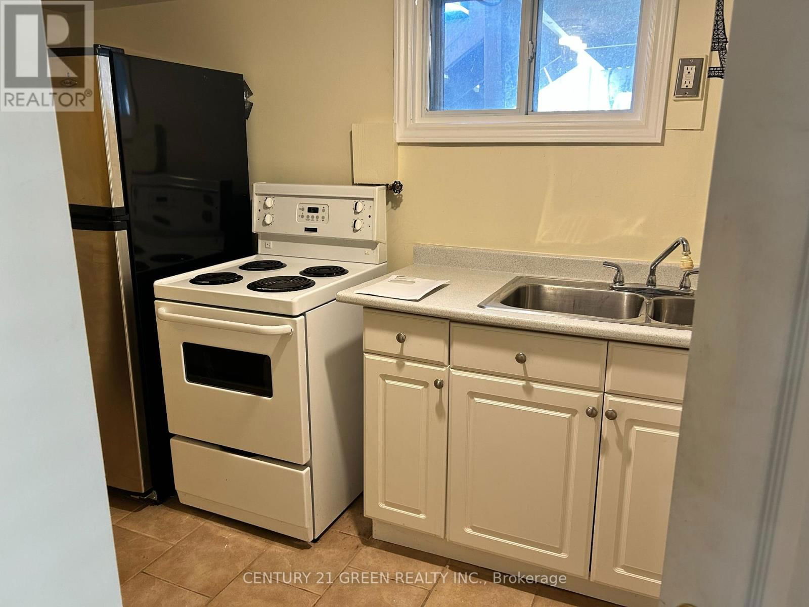 100 REID AVENUE SOUTH Image 12