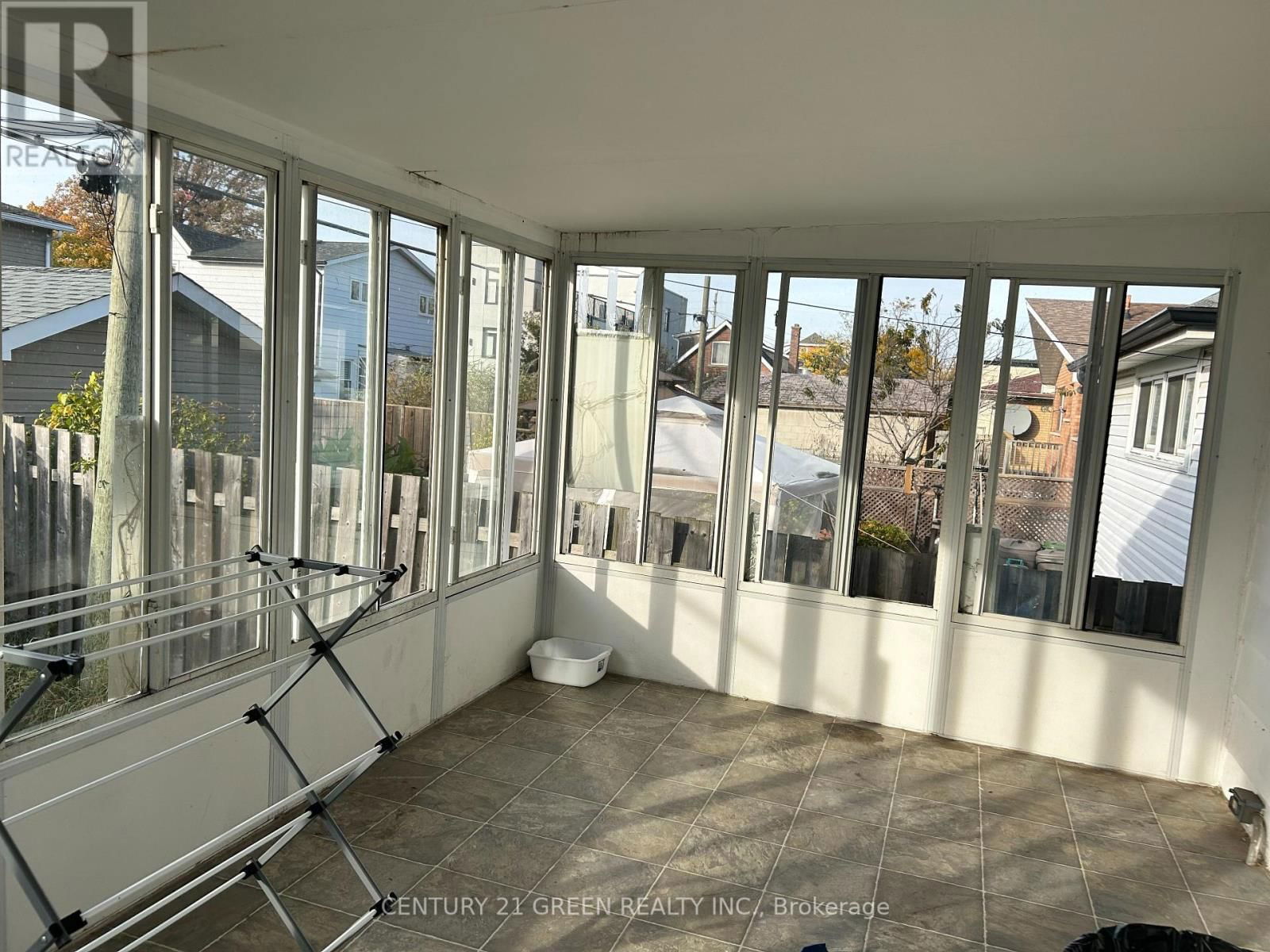 100 REID AVENUE SOUTH Image 22