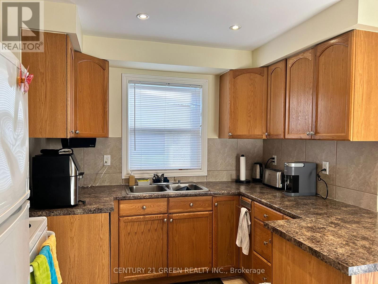 100 REID AVENUE SOUTH Image 3