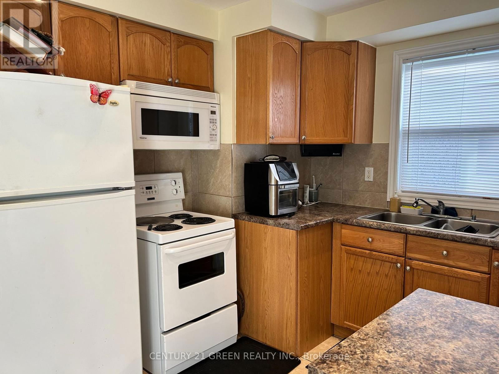 100 REID AVENUE SOUTH Image 4