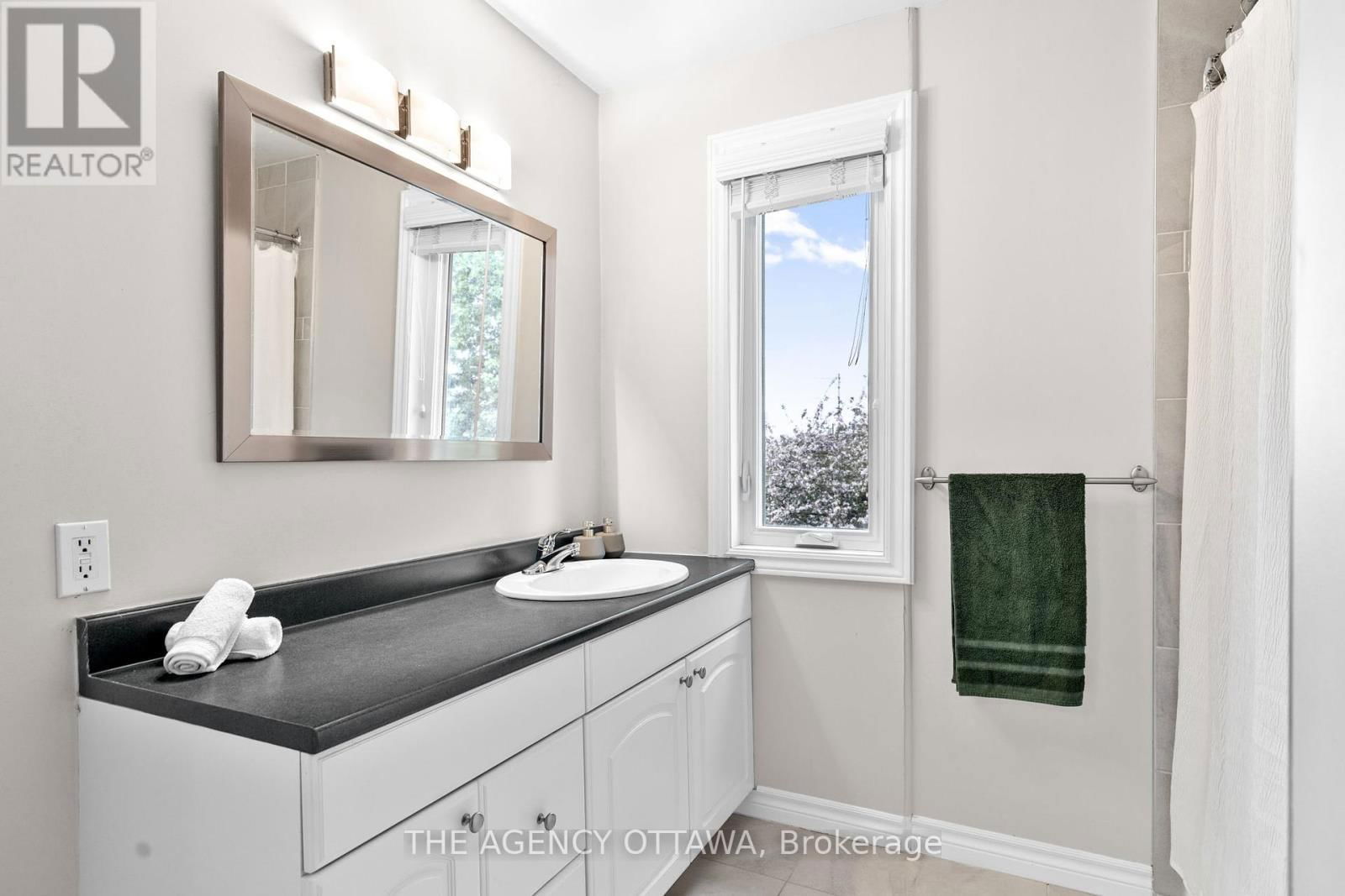659 ALESTHER STREET Image 20