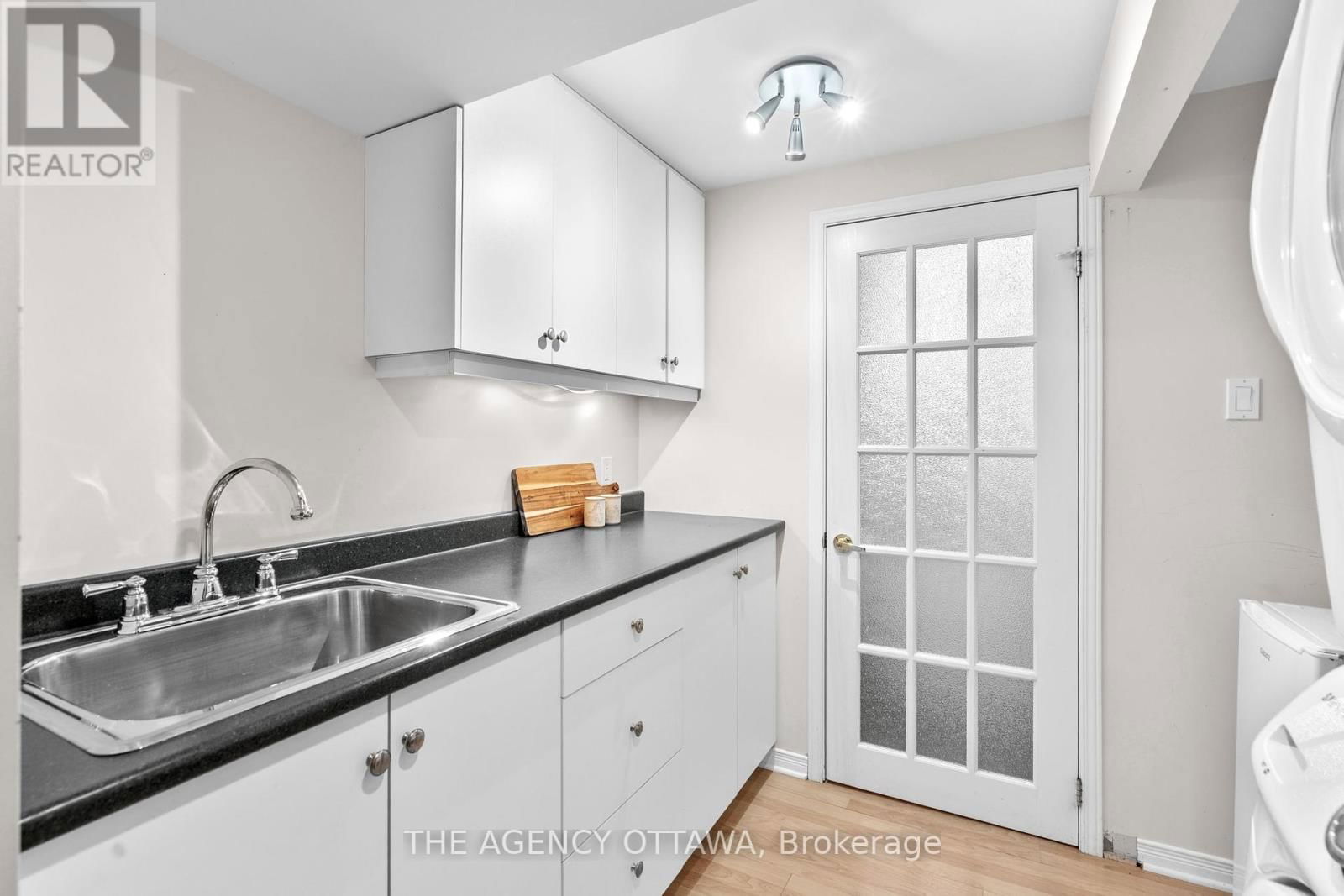 659 ALESTHER STREET Image 26