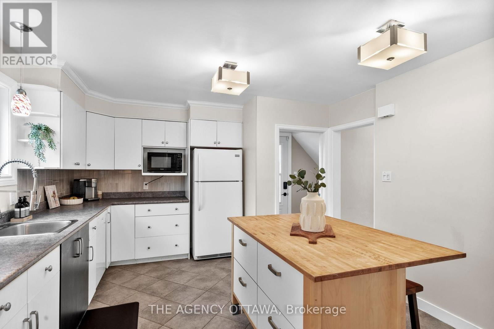 659 ALESTHER STREET Image 9