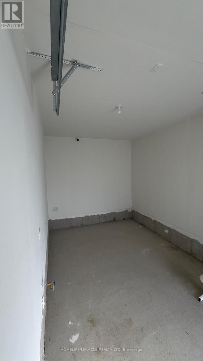 204 POVEY ROAD Image 15
