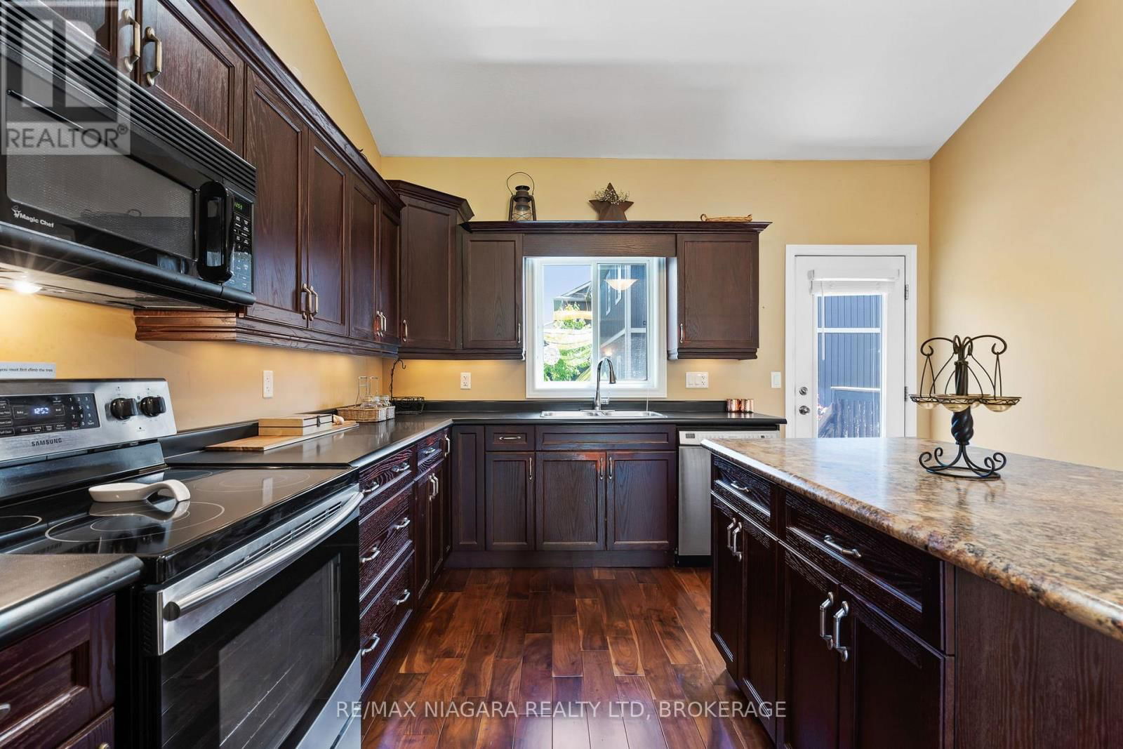 8 CORBIN STREET Image 10