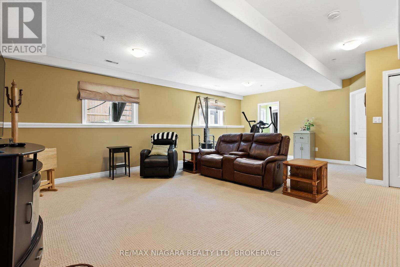 8 CORBIN STREET Image 18